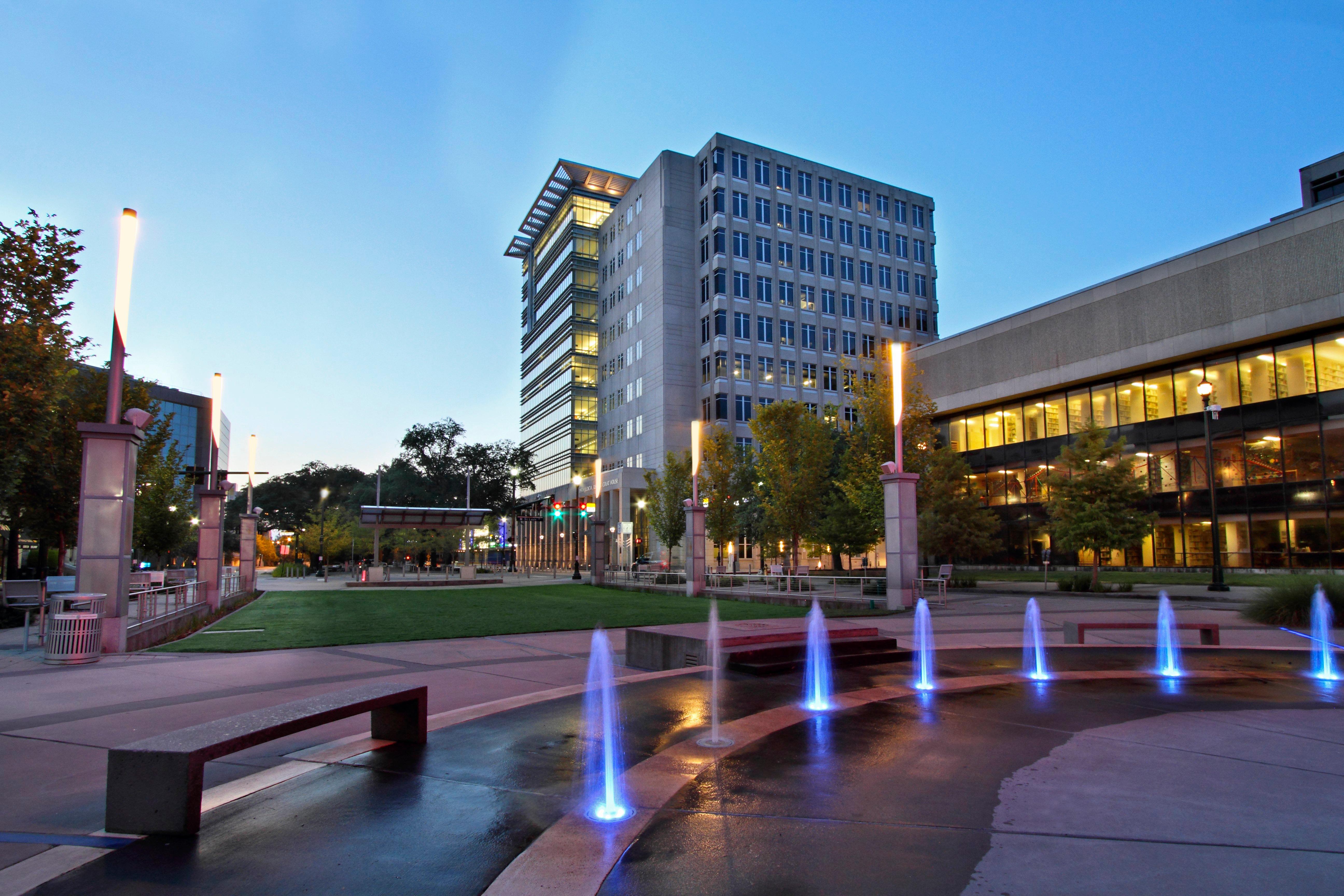 Holiday Inn Express Baton Rouge Downtown, An Ihg Hotel Exterior photo